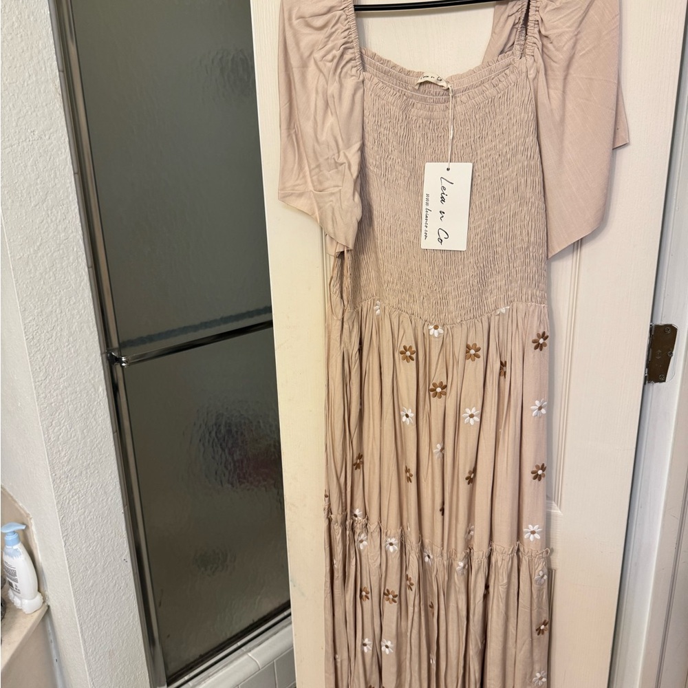 Love in Cream Maxi Dress with Elegant Design